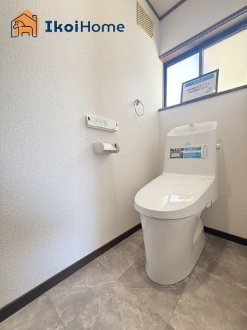 神戸市西区伊川谷町潤和　中古戸建のトイレ|●年中無休：当日予約可●トイレは新調されております。ウォシュレット付きとなっております。