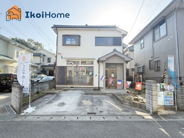 神戸市西区伊川谷町潤和　中古戸建の外観|リフォーム済でピカピカ！間口広くお車並列2台駐車可！南西向きLDK18帖で開放的！陽当り良好！