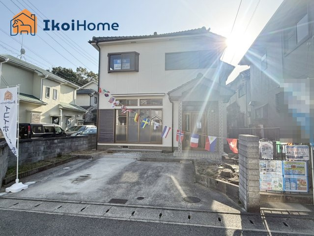 神戸市西区伊川谷町潤和　中古戸建のエントランス|●年中無休：当日予約可●北東側、前面道路幅員約6ｍ、交通量少な目で安心！