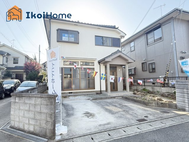 神戸市西区伊川谷町潤和　中古戸建の駐車場|●年中無休：当日予約可●お車並列2台駐車可！バイクや自転車を置くスペースもございます！