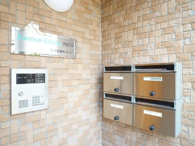 アメリカンリバティー所沢13のエントランス|落ち着いたエントランスです