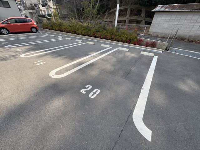 グリーンハーベスト鈴蘭台の駐車場