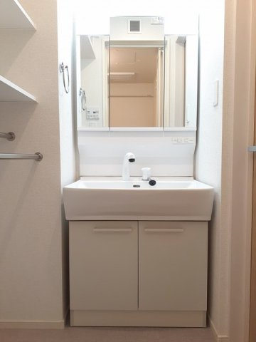 ニューグランデの洗面所|広い洗面スペース