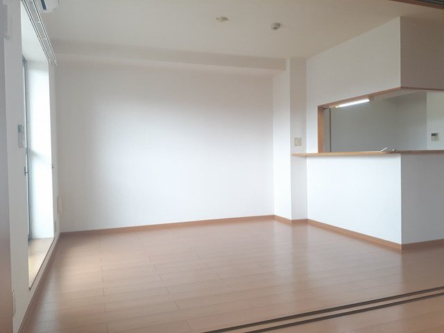 メゾン・ダルカンシールⅡの居間・リビング|使いやすい居間です