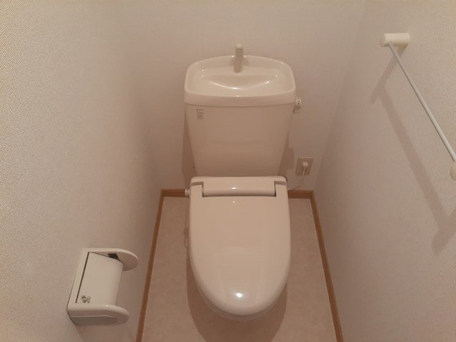 メゾン・ダルカンシールⅡのトイレ|シンプルで使いやすいトイレです