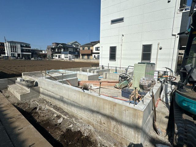 【区画図】 | 川越市清水町　新築一戸建住宅　全1棟　(ふじみ野店) | 南西側6ｍ公道と南東側4ｍ通路に面しており、角地のような開放感があります。※図面を基に作成しています。現況と異なる場合は現況を優先いたします。