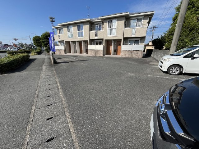 シャーメゾン羽須和の駐車場