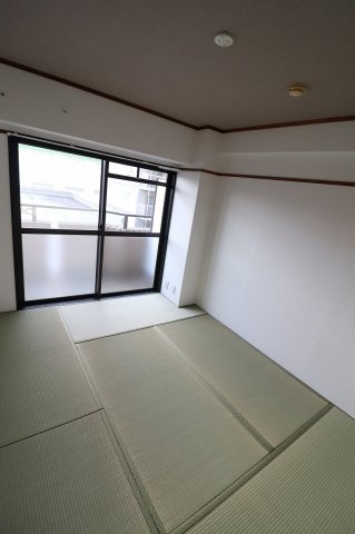 大阪市城東区放出西２丁目の賃貸マンションの和室