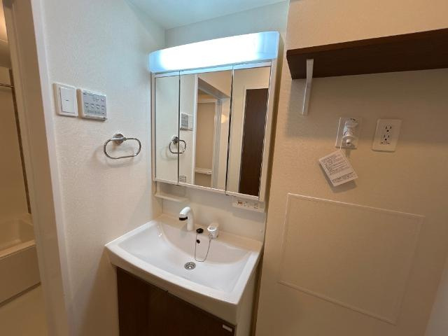 J・セレーノの洗面所|洗髪洗面化粧台