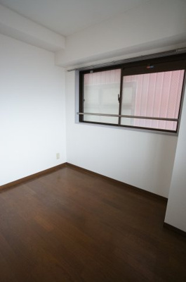 【内装】 | グレイスマンション | 個人の部屋や寝室として使える洋室です
