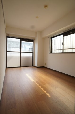 【居間・リビング】 | グレイスマンション | こちらのリビングで趣味の時間をお楽しみください
