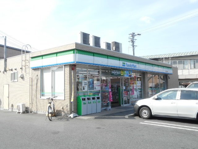 ウィンブリーの周辺|ファミリーマート　中之町店まで800m