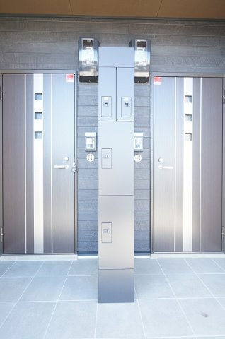 レイフォレスト曙町の玄関