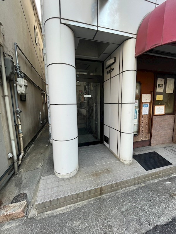 賢泰ビルの外観