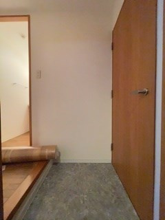 甲南タマタニマンションの玄関