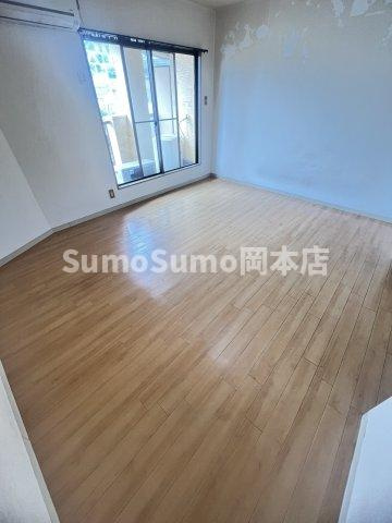 ハイメゾン岡本の洋室|使い勝手のいい洋室です