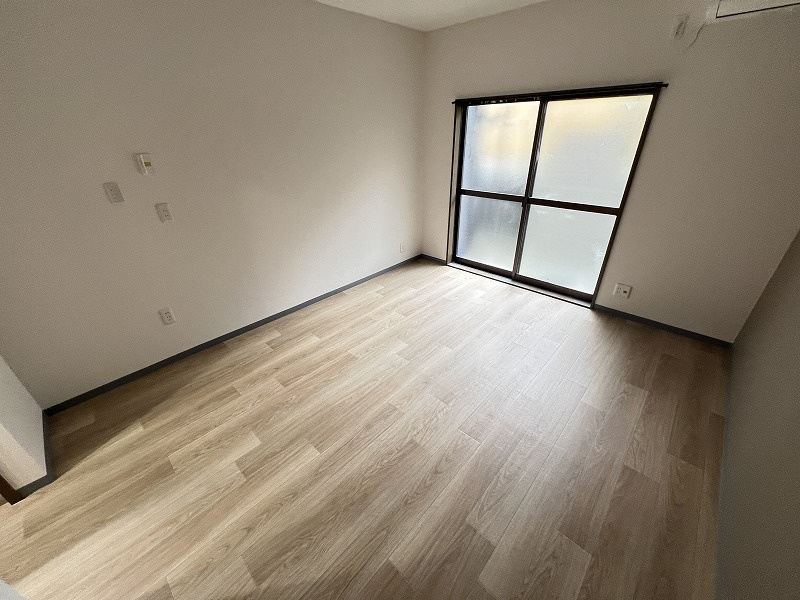 延明ハイツの洋室