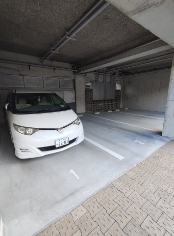 リアライズ六甲Ⅰの駐車場