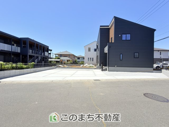LiveleGarden.S下野緑第3の駐車場|お車３台楽に駐車できる駐車場です。
