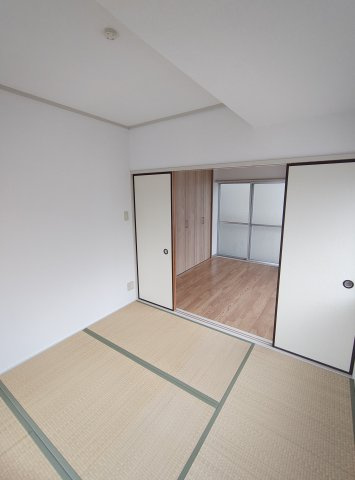スエヒロマンションの和室