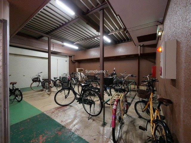 青風ハイツの駐車場|カースペースがあります