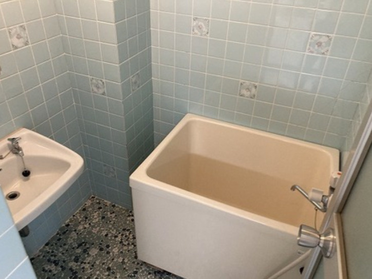 青風ハイツの浴室|ゆったり過ごせるお風呂です