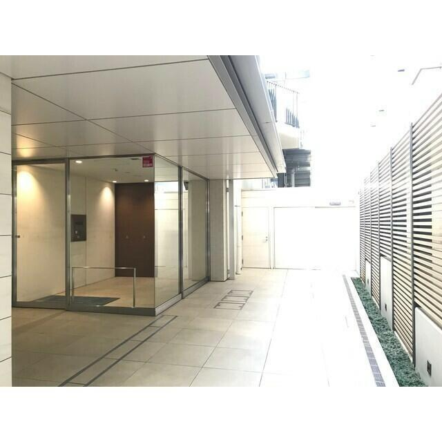 ドレッセ目黒大橋プレヴィのエントランス