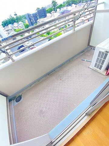 レジェンダリー武庫川のバルコニー