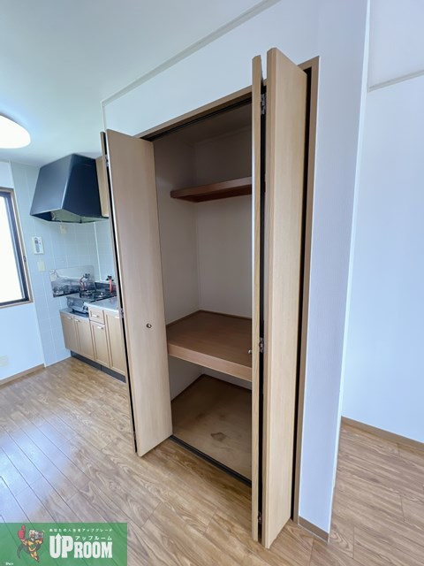 サル・ド・セジュールの収納