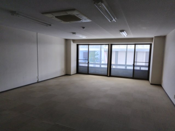 ６６６１５　岐阜市神田町4丁目居宅兼店舗の内装