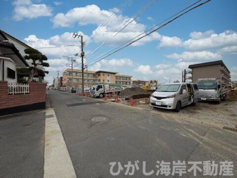 平塚市四之宮２丁目　売地　全７区画の前面道路含む現地写真|2月27日撮影　造成工事中　現地外観