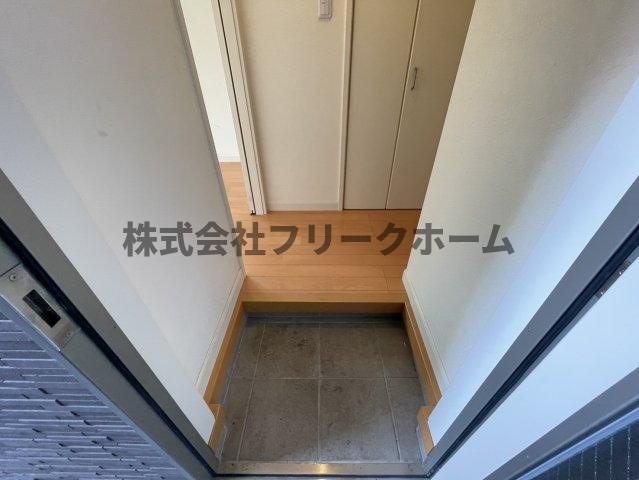 三鷹市井の頭４丁目のアパートの玄関