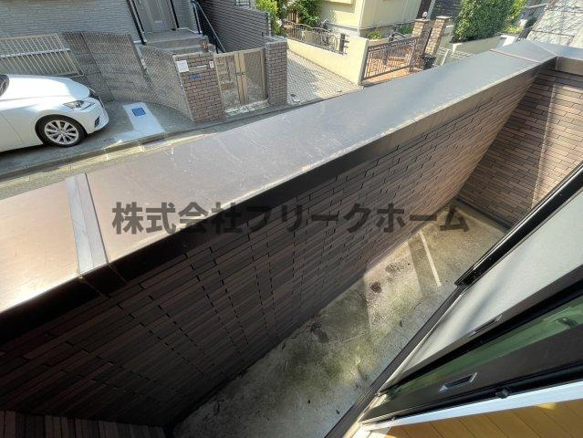 三鷹市井の頭４丁目のアパートのバルコニー