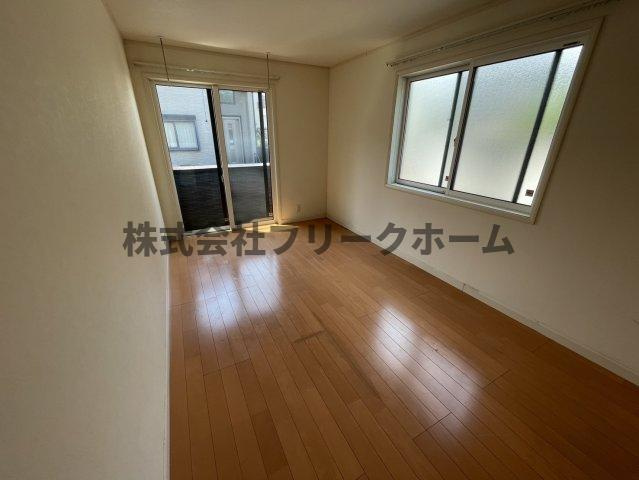 三鷹市井の頭４丁目のアパートの居間・リビング