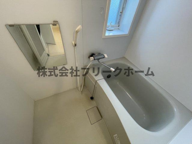 三鷹市井の頭４丁目のアパートの浴室