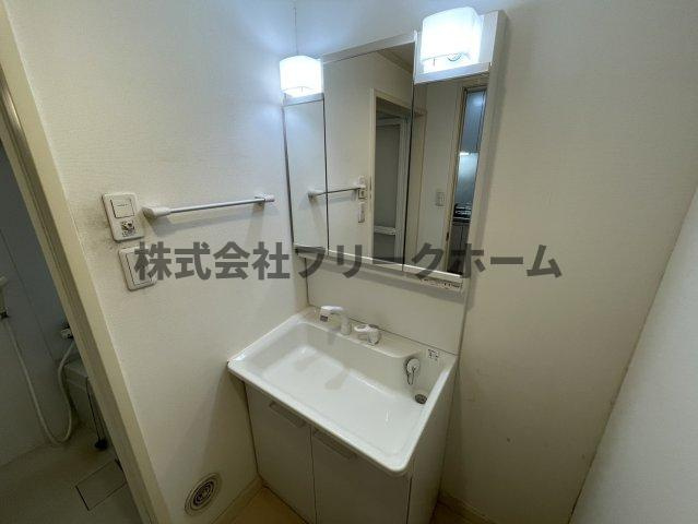 三鷹市井の頭４丁目のアパートの洗面所