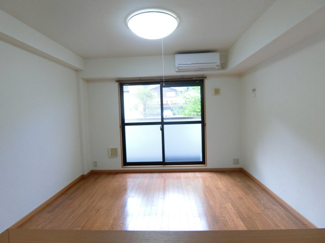 シャンポールＡの居間・リビング|イメージ106号室の写真