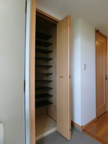 シャンポールＡの収納|イメージ106号室の写真