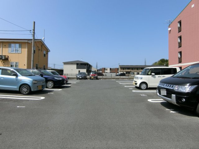 シャンポールＡの駐車場