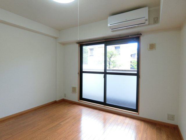 シャンポールＡの居間・リビング|イメージ106号室の写真