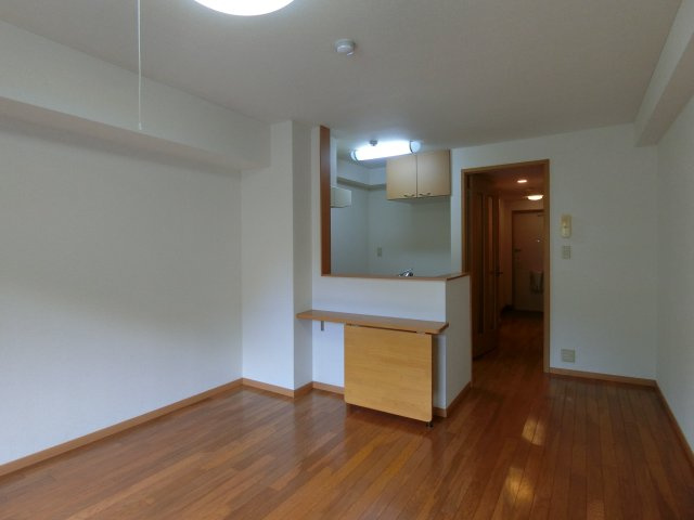 シャンポールＡの居間・リビング|イメージ106号室の写真