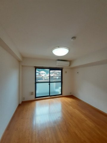 シャンポールＡの居間・リビング