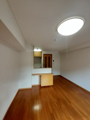 シャンポールＡの居間・リビング