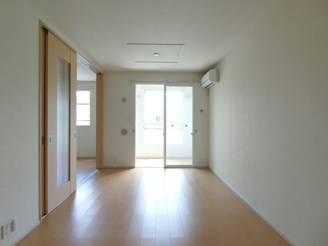 ベル　シェリルＢの居間・リビング|イメージ201号室の写真（反転あり）