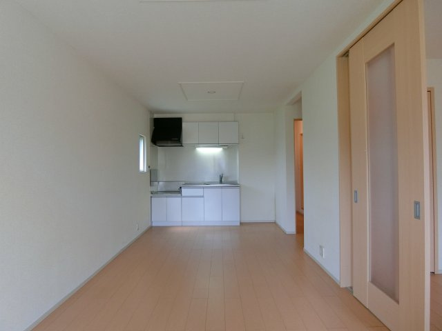 ベル　シェリルＢの居間・リビング|イメージ201号室の写真（反転あり）