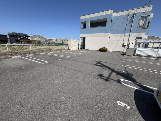 メゾン　ド　グラティアの駐車場