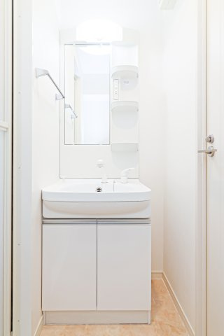 ラ・メゾンドサヴォイ　11階の洗面所|別号室のものです。現状優先になります。