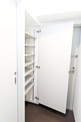 ラ・メゾンドサヴォイ　11階の収納|別号室のものです。現状優先になります。