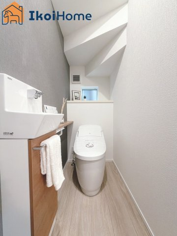 神戸市灘区高尾通1丁目　新築戸建　2号棟のトイレ|【ホームページに現地動画掲載中】●年中無休：当日予約可●ウォシュレット・暖房便座脱臭機能付きトイレ