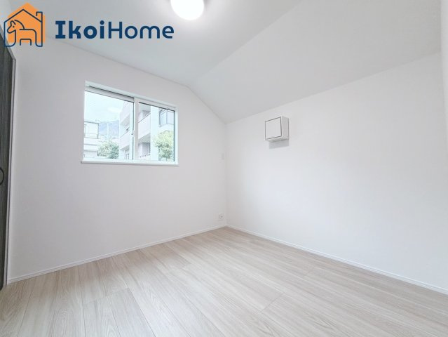 神戸市灘区高尾通1丁目　新築戸建　2号棟の子供部屋|【ホームページに現地動画掲載中】●年中無休：当日予約可●カーテン・カーテンレール未設置。ご相談下さい